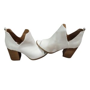 Qupid Cream Peep Toe‎ Ankle Boot
